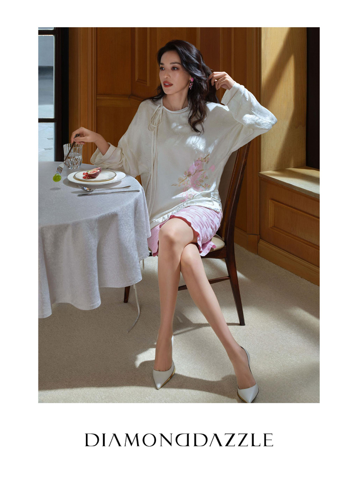 地素時(shí)尚集團(tuán)發(fā)布全新春季廣告大片 感觸春之韻律，浸潤(rùn)靈動(dòng)之美